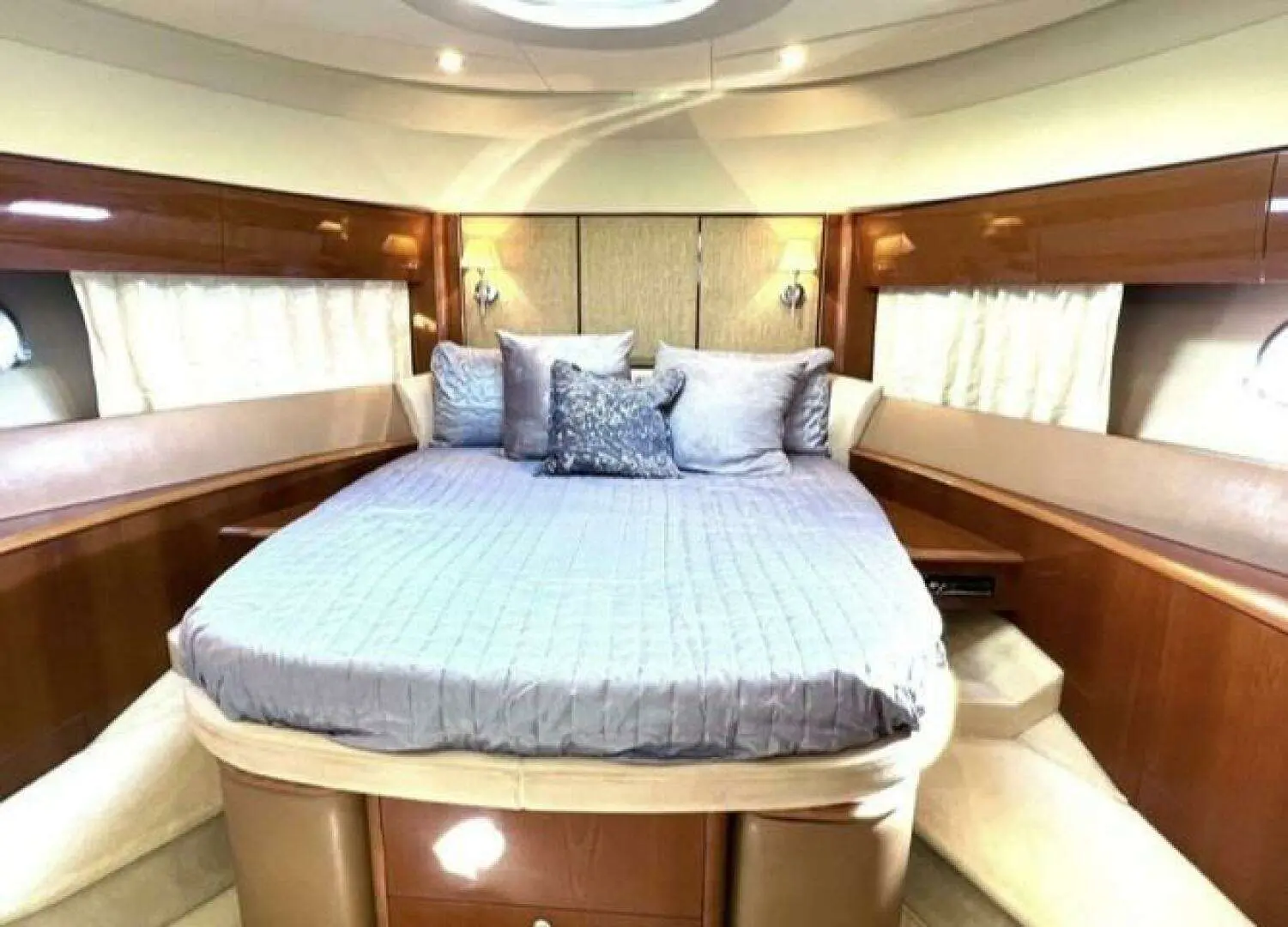 2008 Princess 67 flybridge