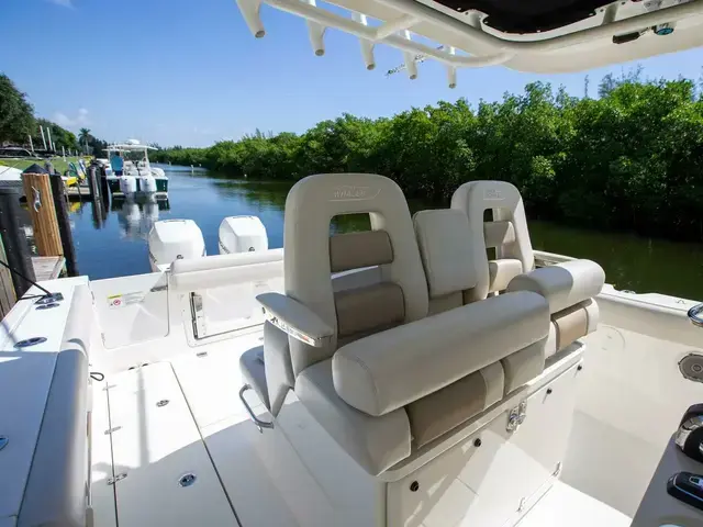 Boston Whaler 330 Outrage