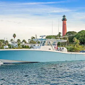 2017 Invincible Boats 42 Center Cabin