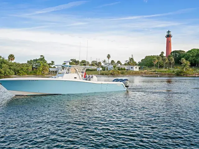 Invincible Boats 42 Center Cabin