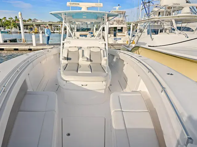 Invincible Boats 42 Center Cabin