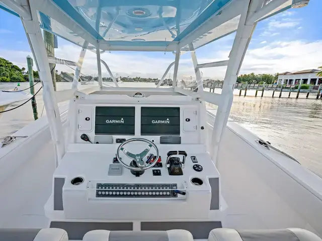 Invincible Boats 42 Center Cabin