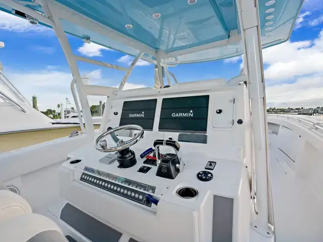 Invincible Boats 42 Center Cabin