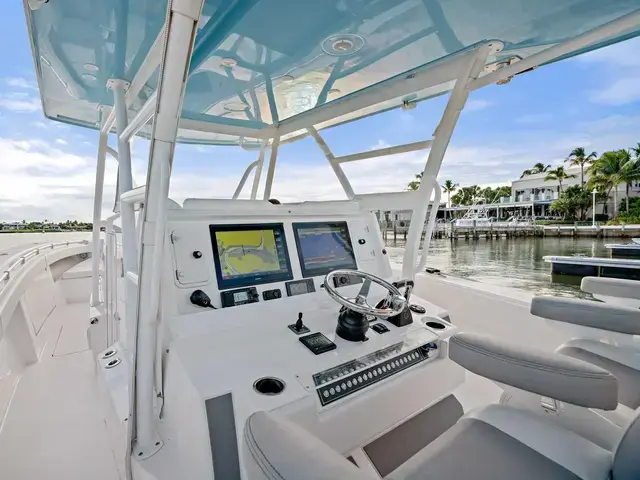 Invincible Boats 42 Center Cabin