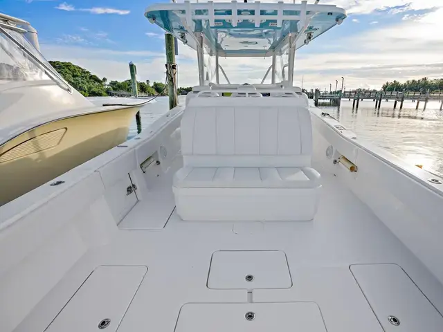 Invincible Boats 42 Center Cabin