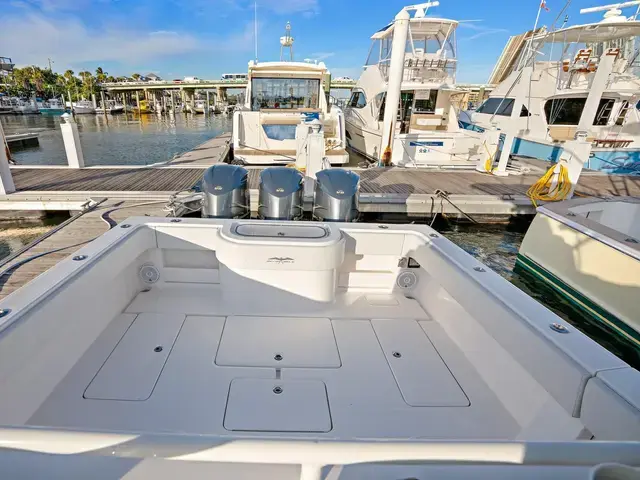 Invincible Boats 42 Center Cabin