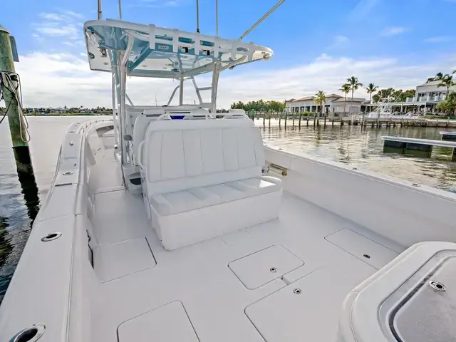 Invincible Boats 42 Center Cabin