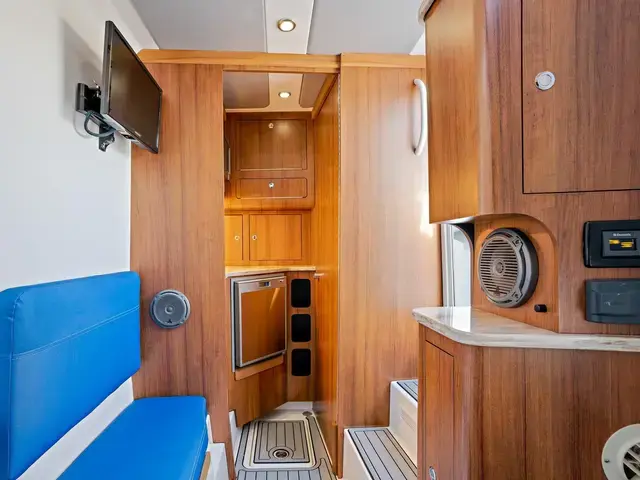 Invincible Boats 42 Center Cabin