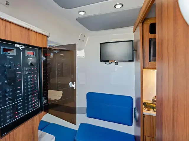 Invincible Boats 42 Center Cabin