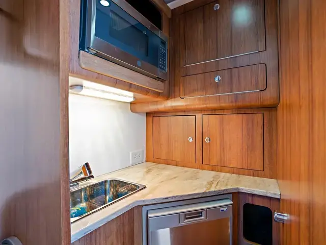 Invincible Boats 42 Center Cabin