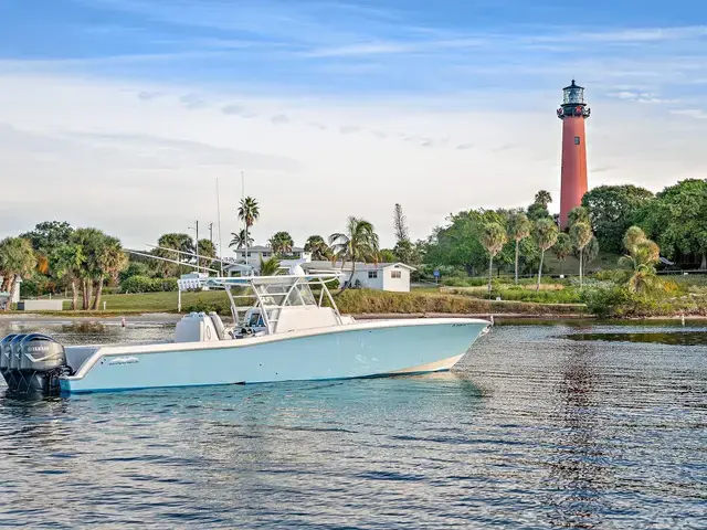 Invincible Boats 42 Center Cabin