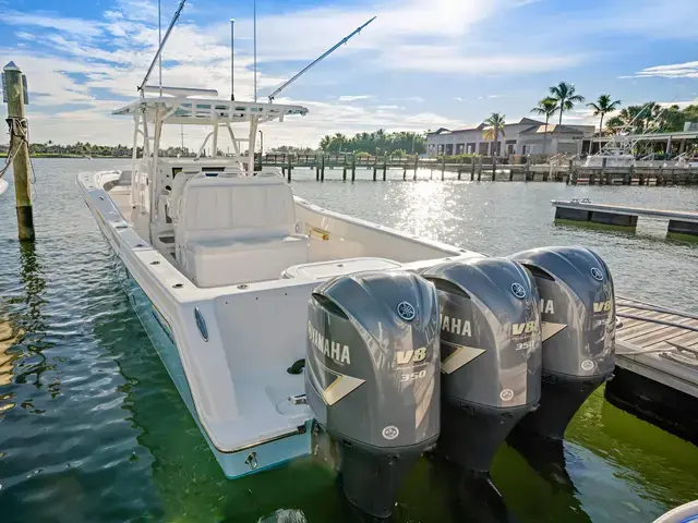 Invincible Boats 42 Center Cabin