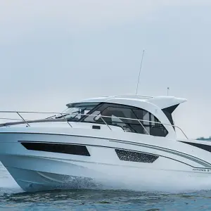 2025 Beneteau Antares 9