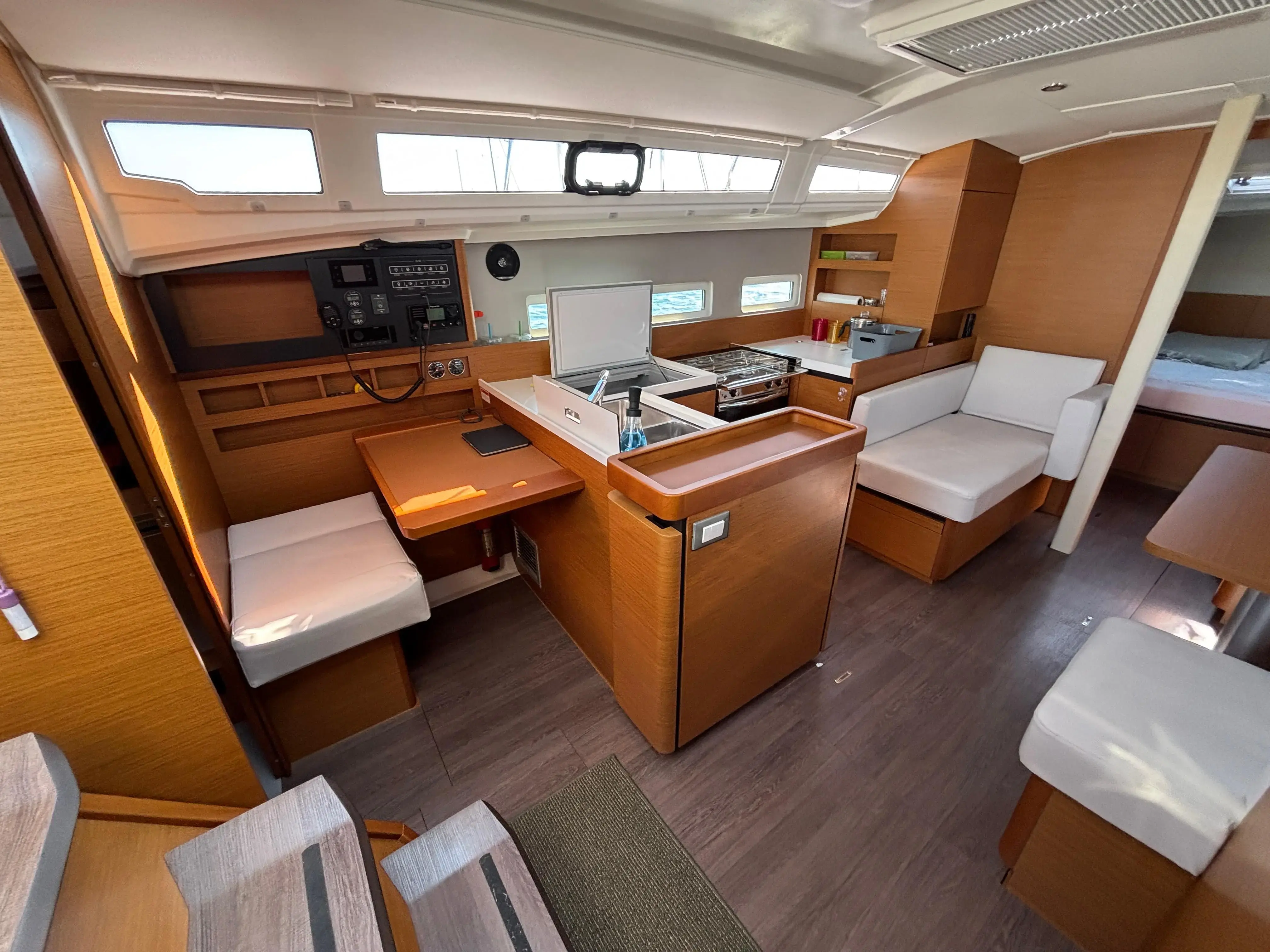 2021 Jeanneau sun odyssey 410