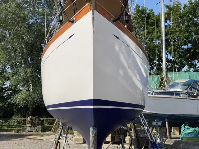 Classic 33' Fantasi Yachts Sloop