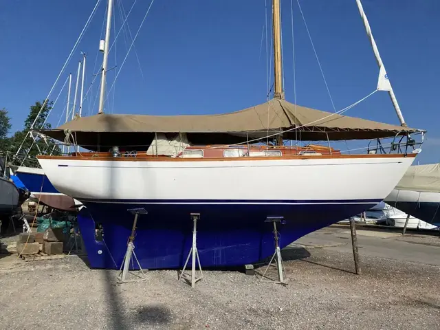 Classic 33' Fantasi Yachts Sloop