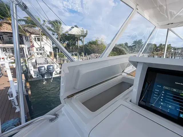 Hatteras 68 Convertible