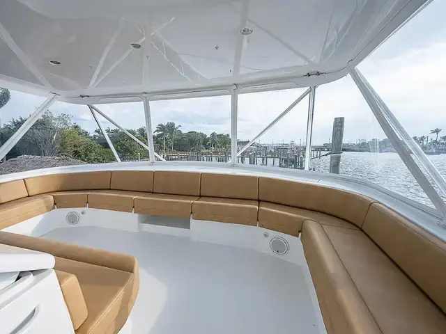 Hatteras 68 Convertible