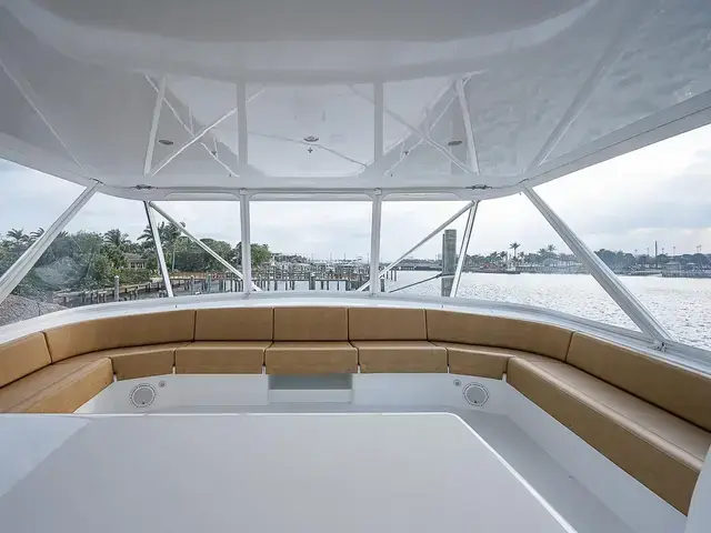 Hatteras 68 Convertible