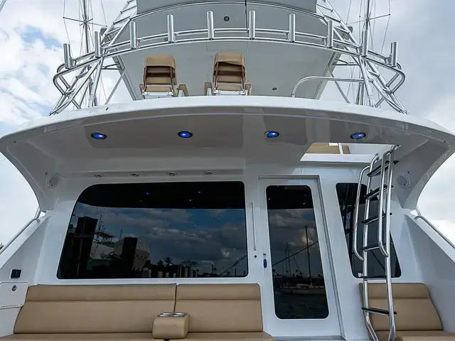 Hatteras 68 Convertible