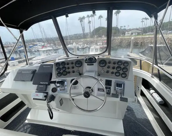 1999 Carver 356 aft cabin motor yacht