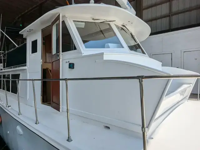 Hatteras 55