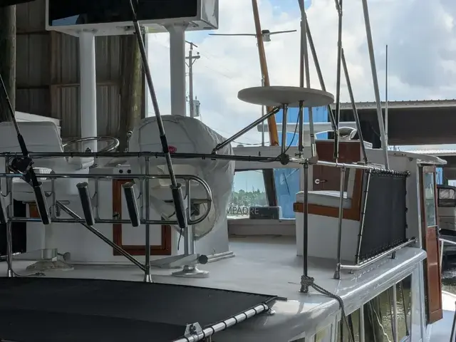 Hatteras 55