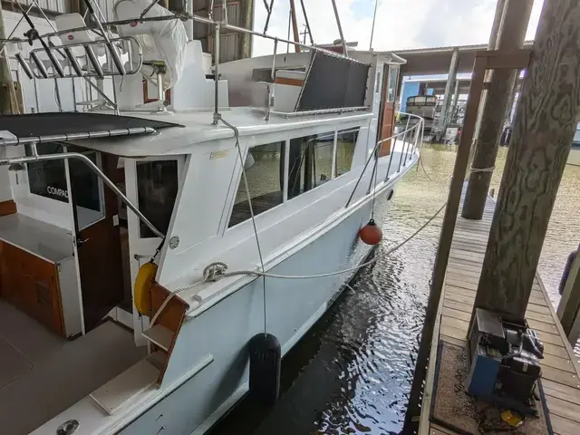 Hatteras 55