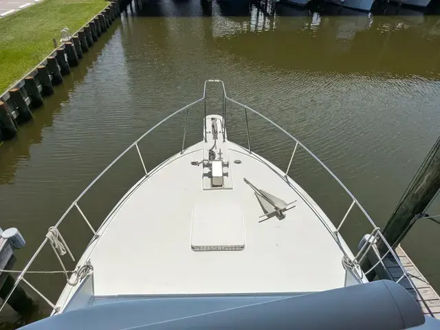 Hatteras 55