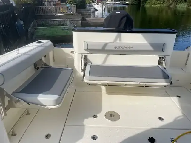 Quicksilver 805 Pilothouse