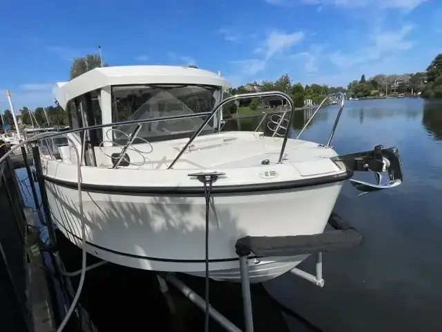 Quicksilver 805 Pilothouse