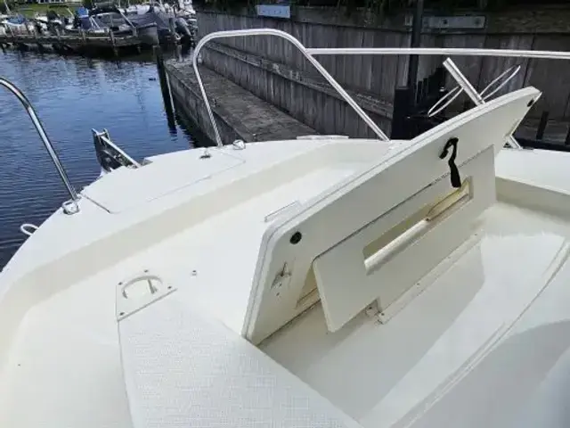 Quicksilver 805 Pilothouse