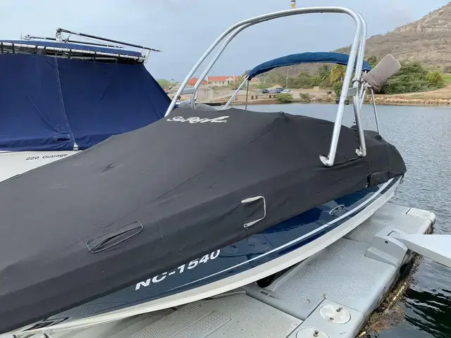 Sea Ray 220 Sundeck