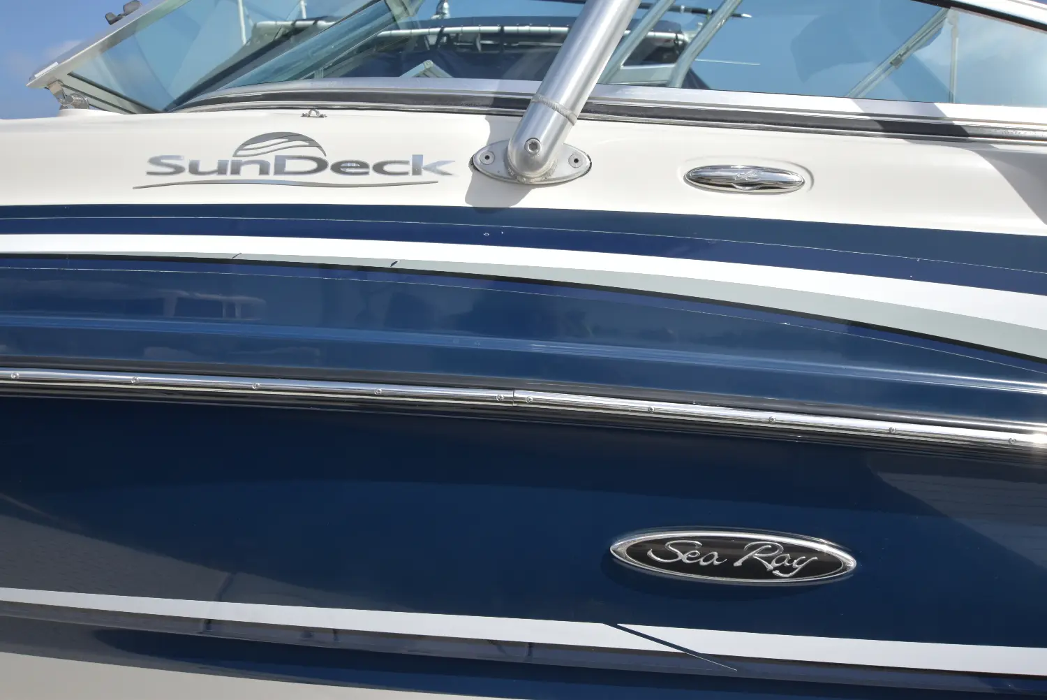 2010 Sea Ray 220 sundeck