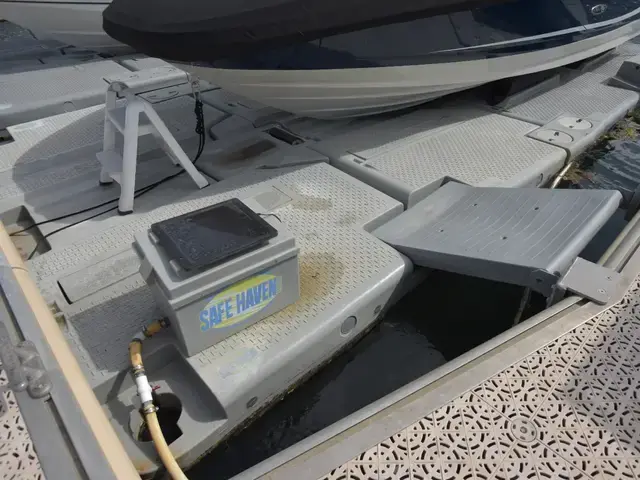 Sea Ray 220 Sundeck