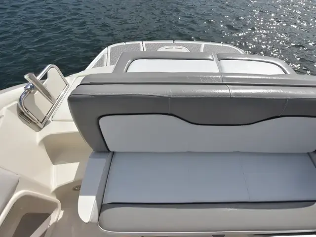 Sea Ray 220 Sundeck