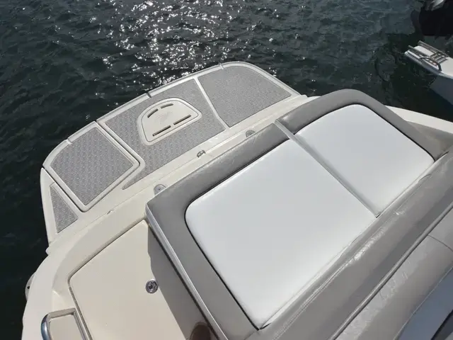 Sea Ray 220 Sundeck