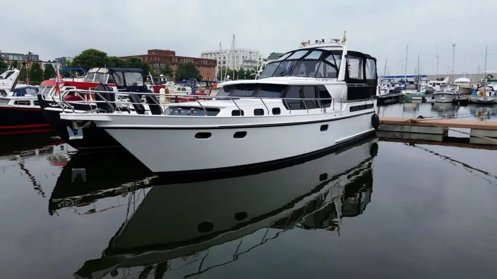 1996 Ferretti 135