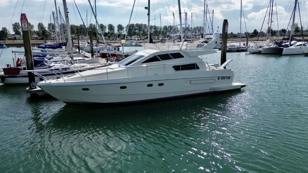 1996 Ferretti 135