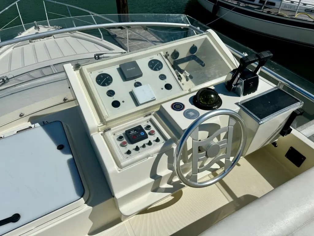 1996 Ferretti 135