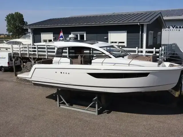 Sealine C330