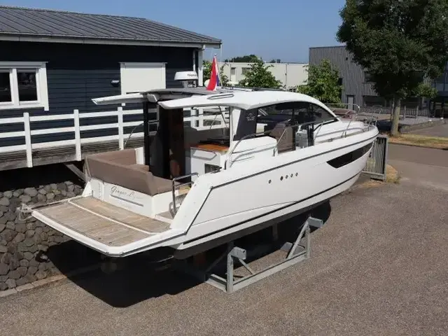 Sealine C330