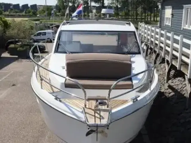 Sealine C330