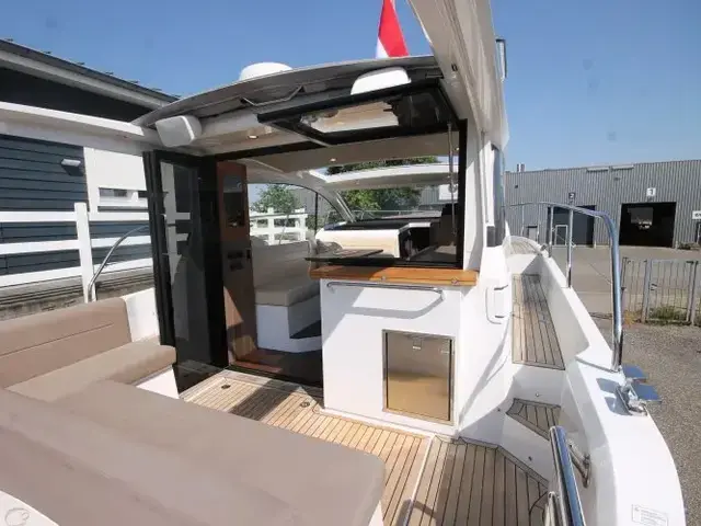 Sealine C330