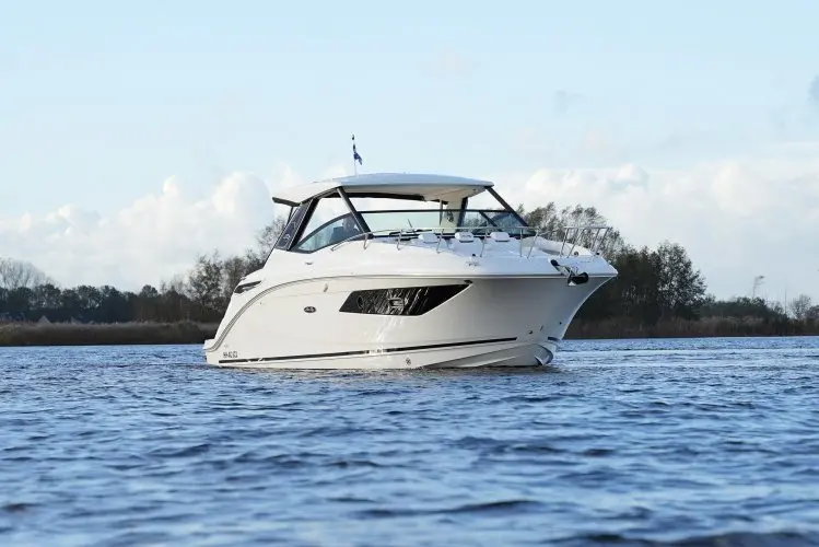 2018 Sea Ray 320 sundancer