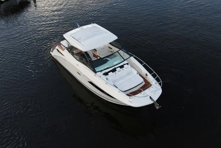 2018 Sea Ray 320 sundancer