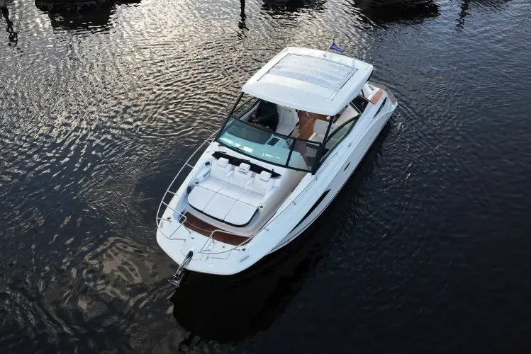 2018 Sea Ray 320 sundancer