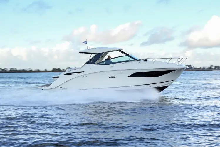 2018 Sea Ray 320 sundancer