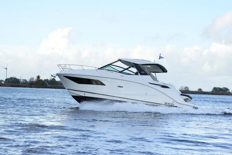 2018 Sea Ray 320 sundancer