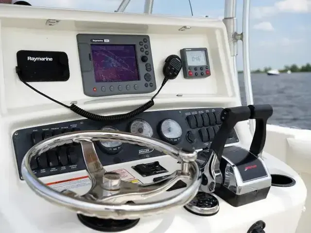 Boston Whaler 270 Outrage